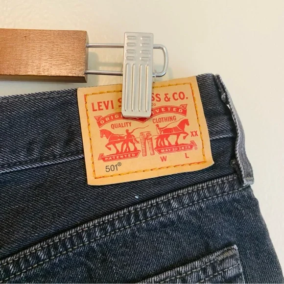 Levis 501 black denim cut off shorts size 29 - Picture 7 of 8